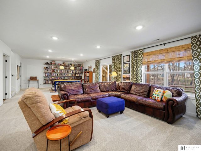 5158 Waterford Avenue Circle, Papillion, NE 68133