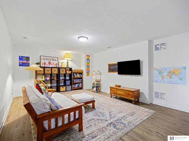 5158 Waterford Avenue Circle, Papillion, NE 68133