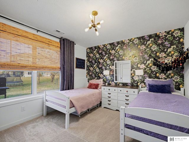 5158 Waterford Avenue Circle, Papillion, NE 68133