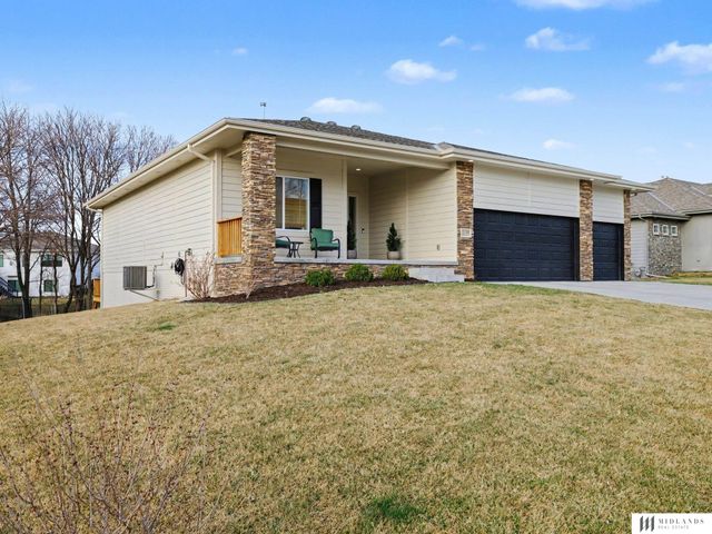 5158 Waterford Avenue Circle, Papillion, NE 68133