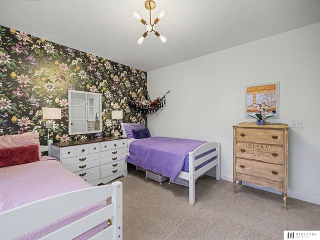 5158 Waterford Avenue Circle, Papillion, NE 68133