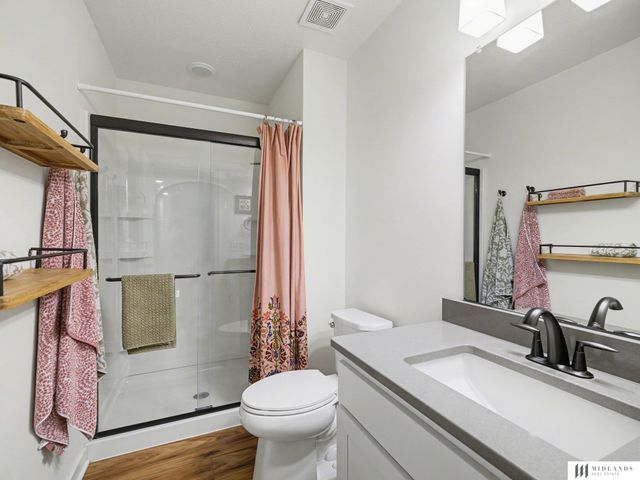 5158 Waterford Avenue Circle, Papillion, NE 68133