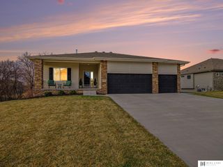 5158 Waterford Avenue Circle, Papillion, NE 68133