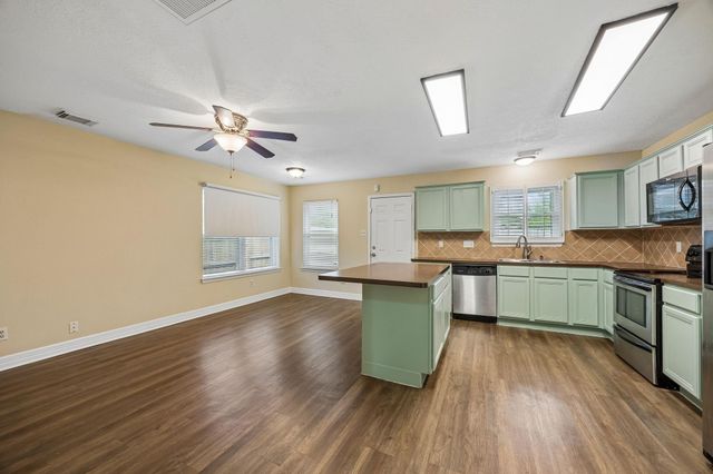 10819 E Linwood Drive, La Porte, TX 77571