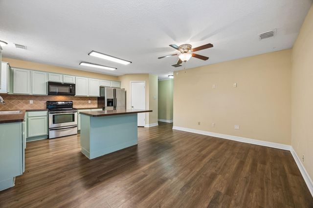 10819 E Linwood Drive, La Porte, TX 77571