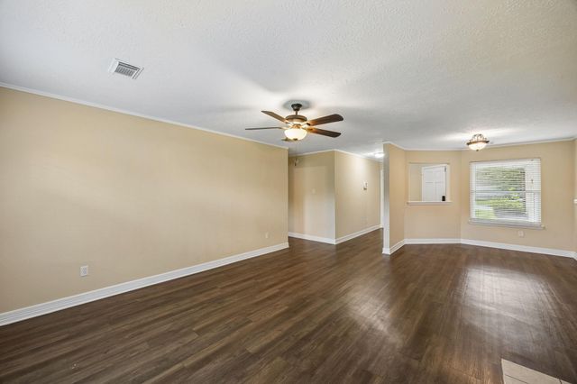 10819 E Linwood Drive, La Porte, TX 77571