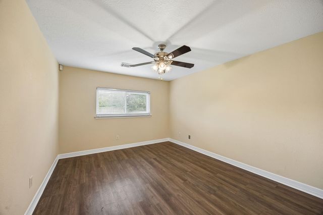 10819 E Linwood Drive, La Porte, TX 77571