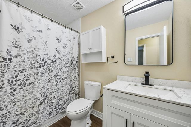 10819 E Linwood Drive, La Porte, TX 77571