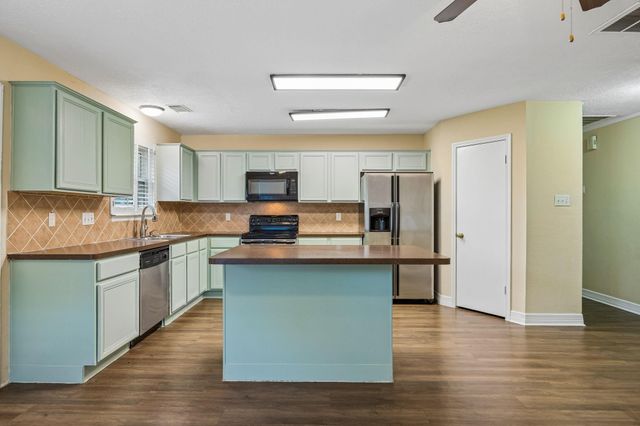 10819 E Linwood Drive, La Porte, TX 77571
