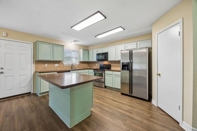 10819 E Linwood Drive, La Porte, TX 77571