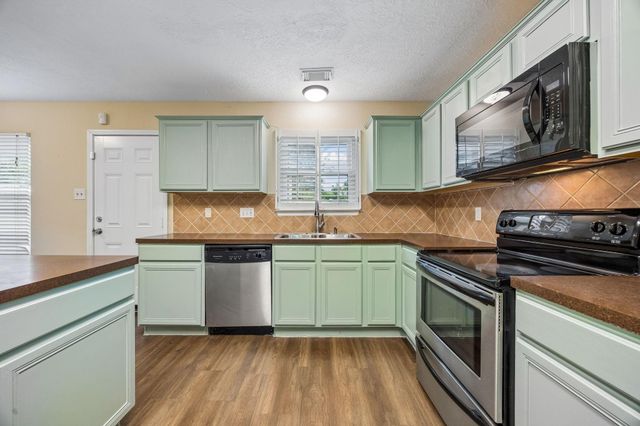 10819 E Linwood Drive, La Porte, TX 77571