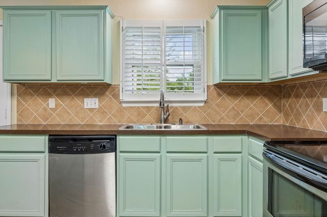 10819 E Linwood Drive, La Porte, TX 77571