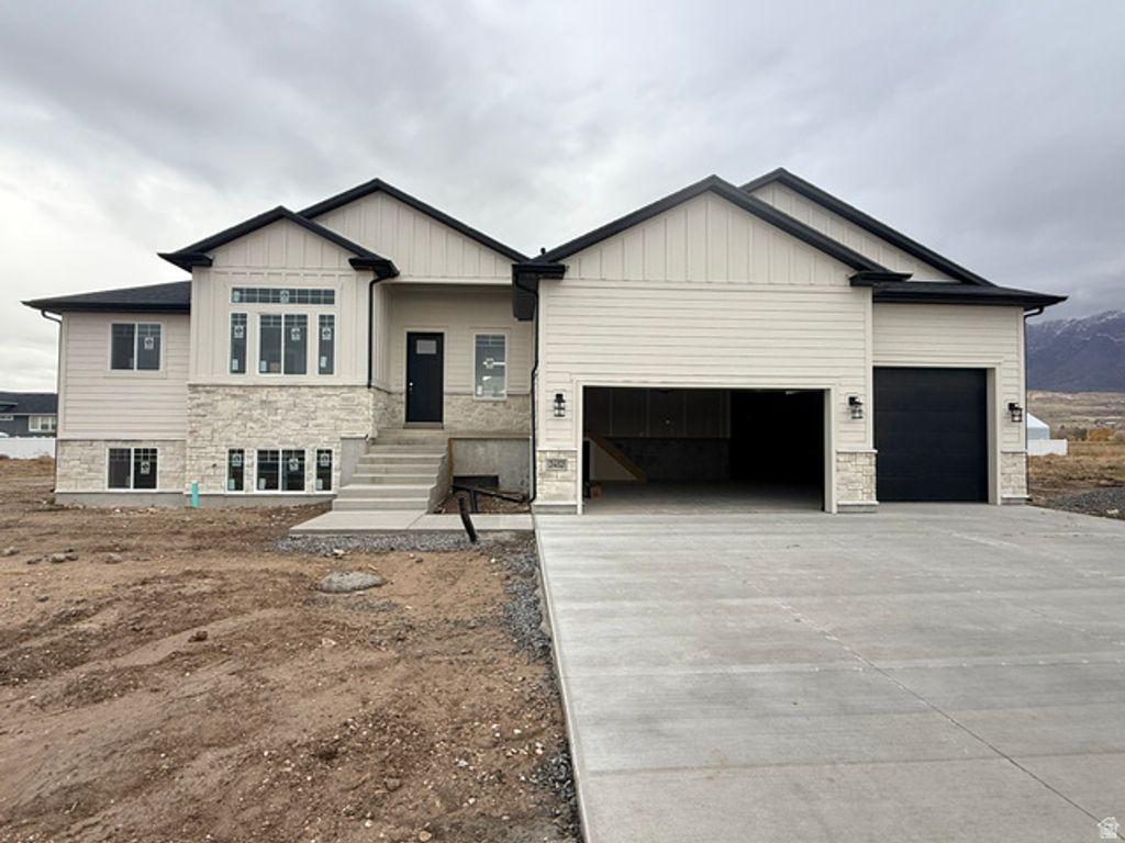 2452 W 3000 N, Farr West, UT 84404