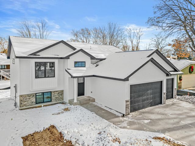 10717 Lincoln Street NE, Blaine, MN 55434