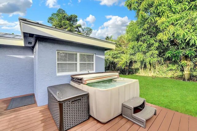 5574 Lake Osborne Drive, Lake Worth, FL 33461