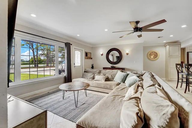 5574 Lake Osborne Drive, Lake Worth, FL 33461