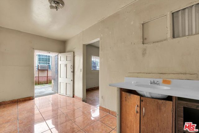 1200 W 94th Street, Los Angeles, CA 90044