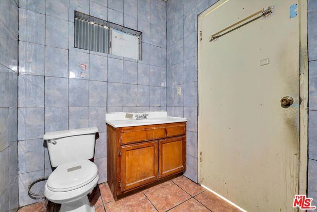 1200 W 94th Street, Los Angeles, CA 90044