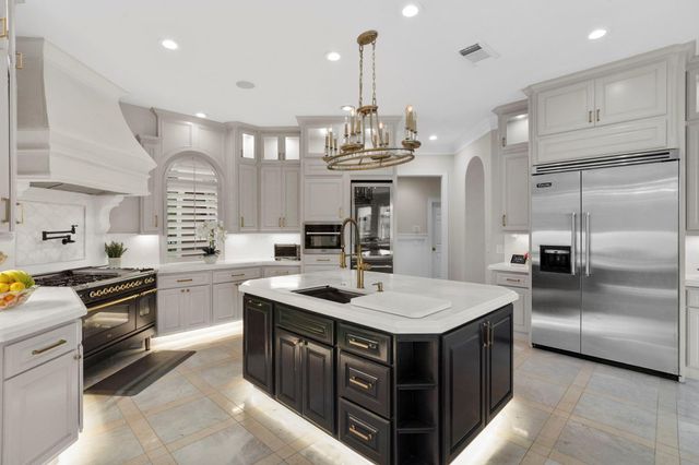 9 Waters Lake Boulevard, Missouri City, TX 77459