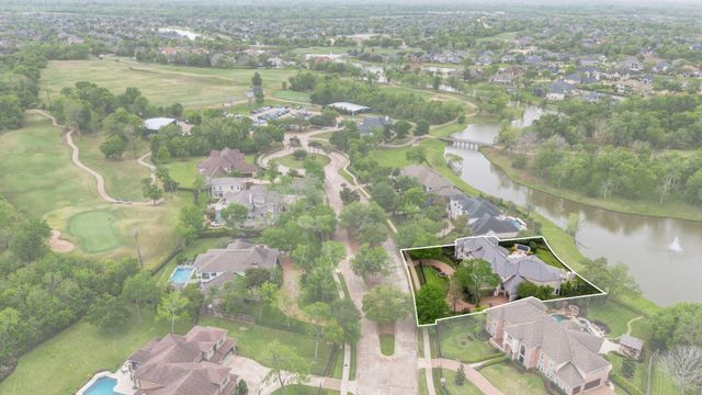 9 Waters Lake Boulevard, Missouri City, TX 77459