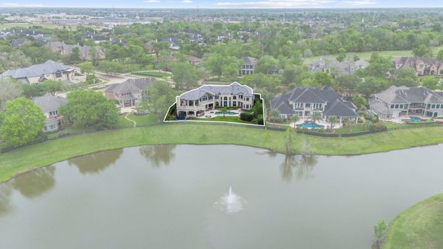 9 Waters Lake Boulevard, Missouri City, TX 77459