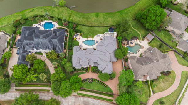 9 Waters Lake Boulevard, Missouri City, TX 77459