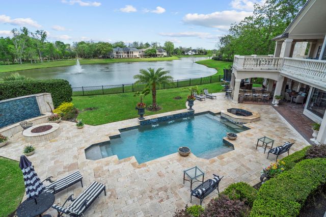 9 Waters Lake Boulevard, Missouri City, TX 77459