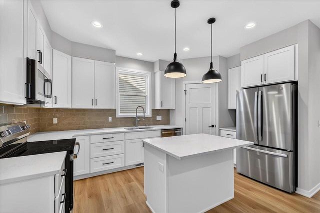 2809 Crinkle Root Drive, Fitchburg, WI 53711