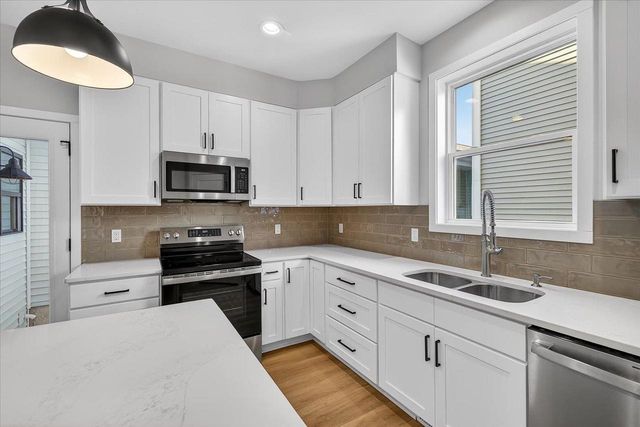 2809 Crinkle Root Drive, Fitchburg, WI 53711