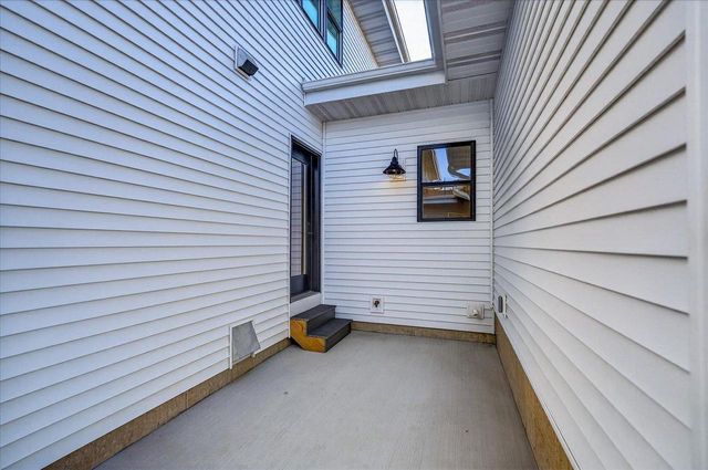 2809 Crinkle Root Drive, Fitchburg, WI 53711