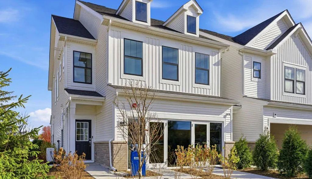 2044 Palmer Court 5001, Hoffman Estates, IL 60169