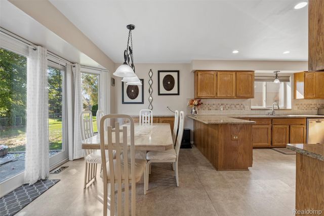 16040 Violet Drive, Macomb Township, MI 48042