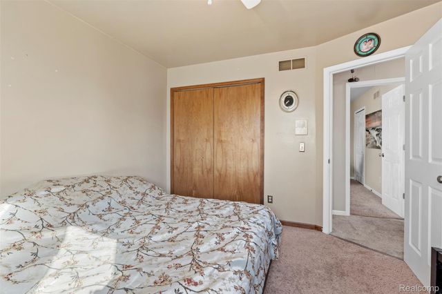 16040 Violet Drive, Macomb Township, MI 48042