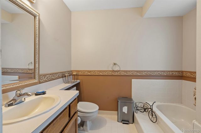 16040 Violet Drive, Macomb Township, MI 48042