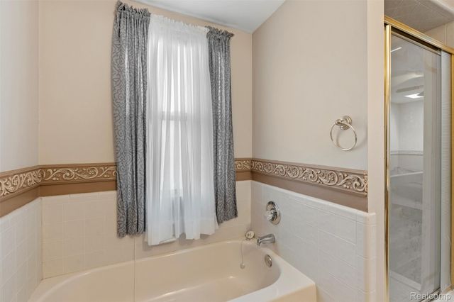 16040 Violet Drive, Macomb Township, MI 48042