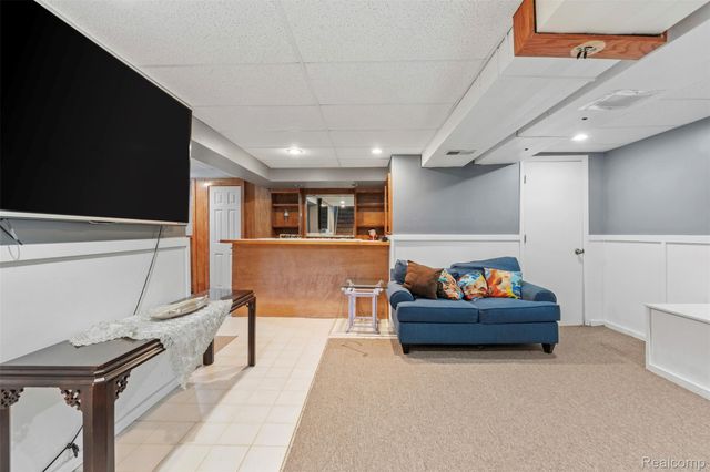 16040 Violet Drive, Macomb Township, MI 48042