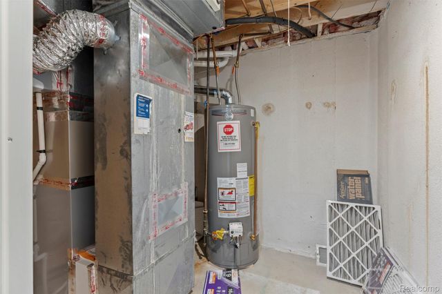 16040 Violet Drive, Macomb Township, MI 48042