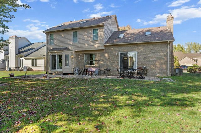 16040 Violet Drive, Macomb Township, MI 48042