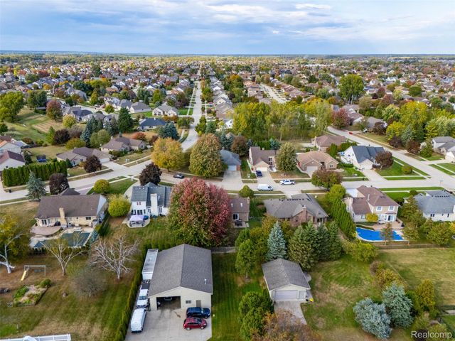 16040 Violet Drive, Macomb Township, MI 48042