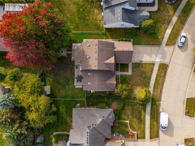 16040 Violet Drive, Macomb Township, MI 48042