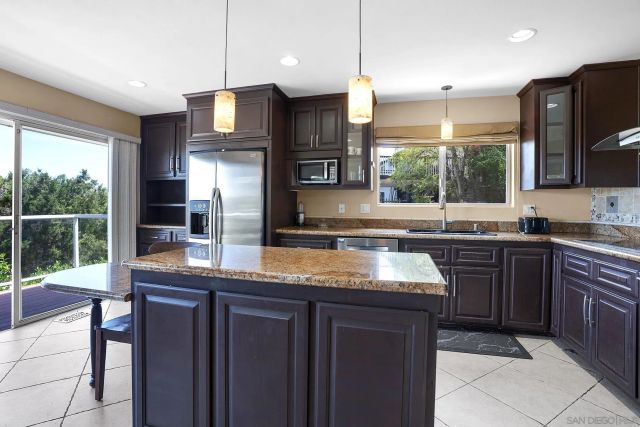 2373 Carroll Ln, Escondido, CA 92027