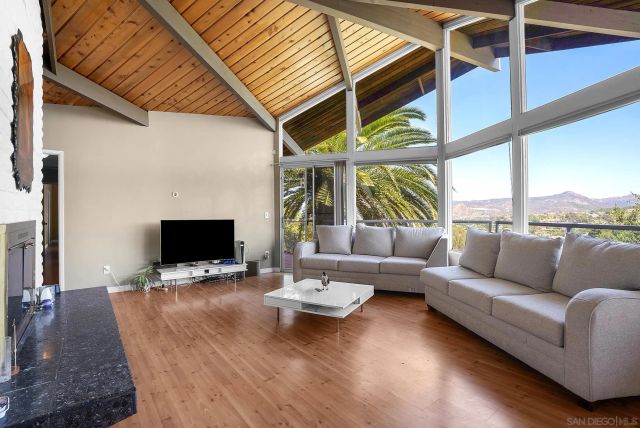 2373 Carroll Ln, Escondido, CA 92027
