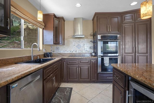 2373 Carroll Ln, Escondido, CA 92027