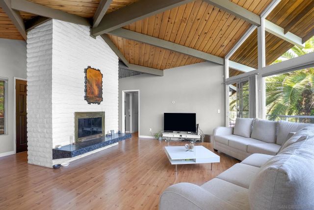 2373 Carroll Ln, Escondido, CA 92027