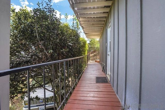 2373 Carroll Ln, Escondido, CA 92027