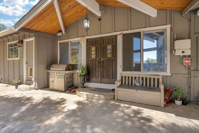 2373 Carroll Ln, Escondido, CA 92027