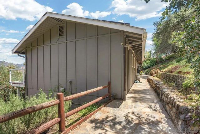 2373 Carroll Ln, Escondido, CA 92027