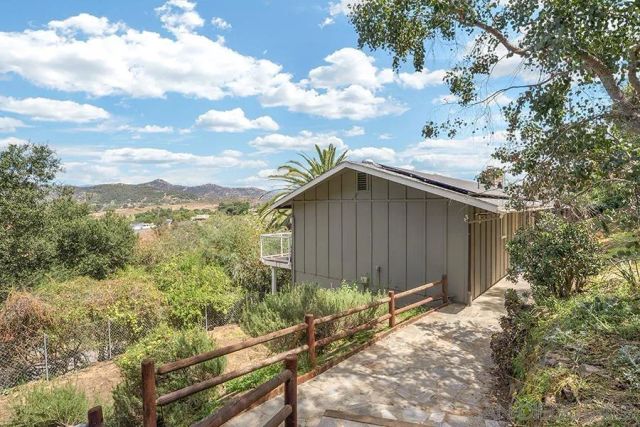 2373 Carroll Ln, Escondido, CA 92027