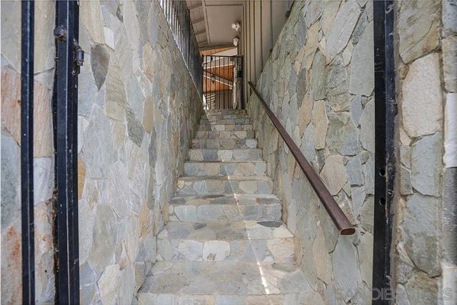 2373 Carroll Ln, Escondido, CA 92027