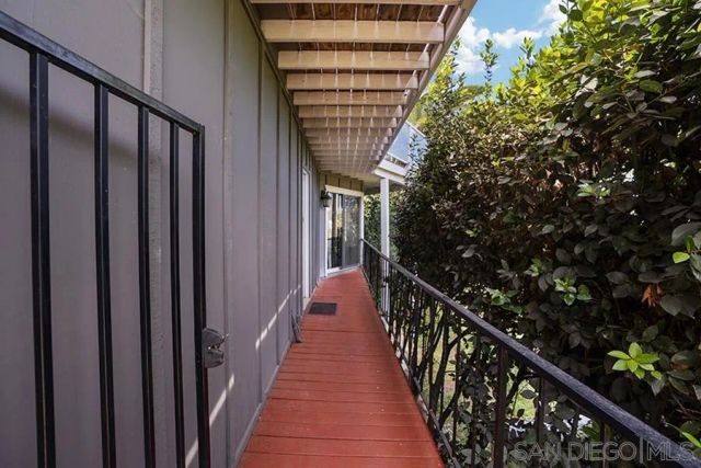 2373 Carroll Ln, Escondido, CA 92027